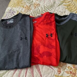 Under Armour Men's Shirts - 3/Charcoal, Crimson, Olive L